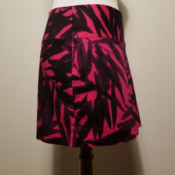 Express Printed Skirt - Picture 2 of 3